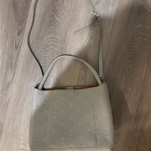 Elegant Cream Handbag